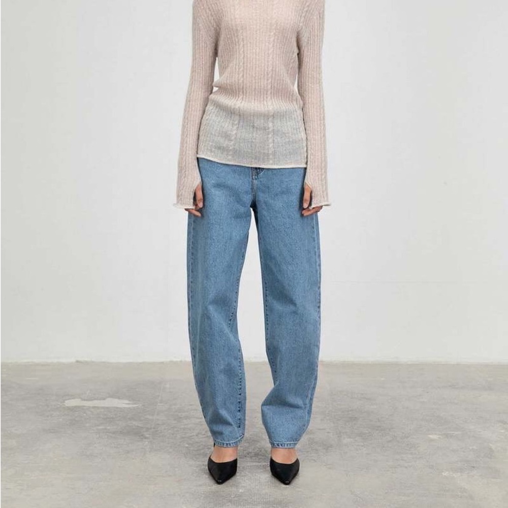 Amomento mid blue tapered denim pants